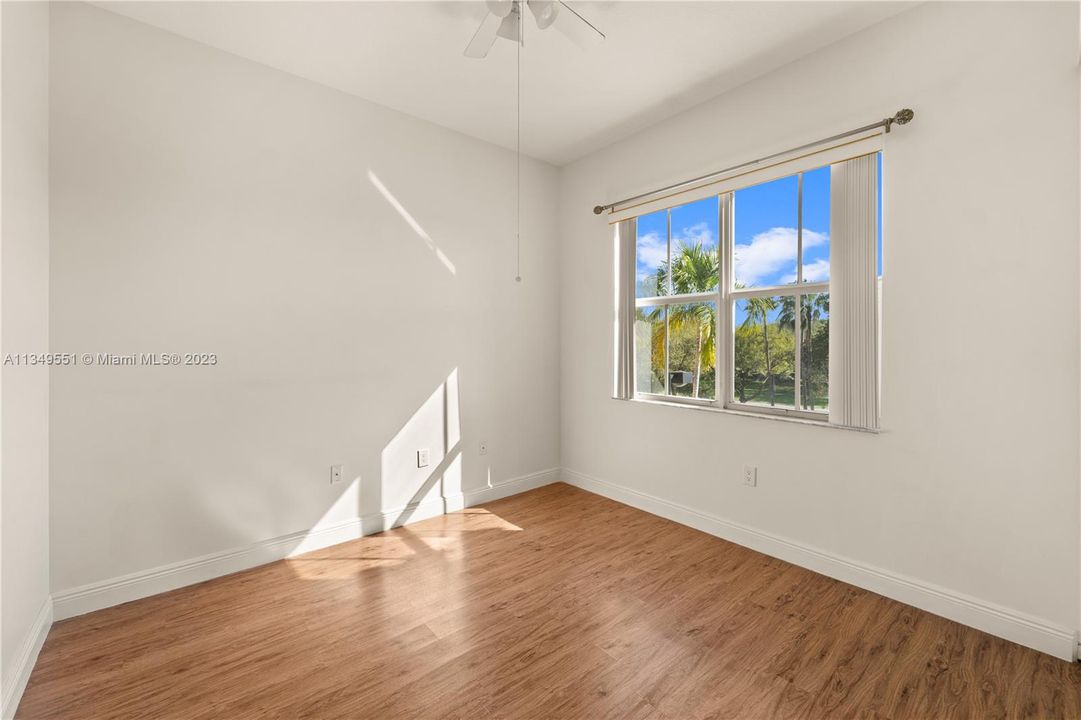 Recently Rented: $2,200 (2 beds, 1 baths, 890 Square Feet)