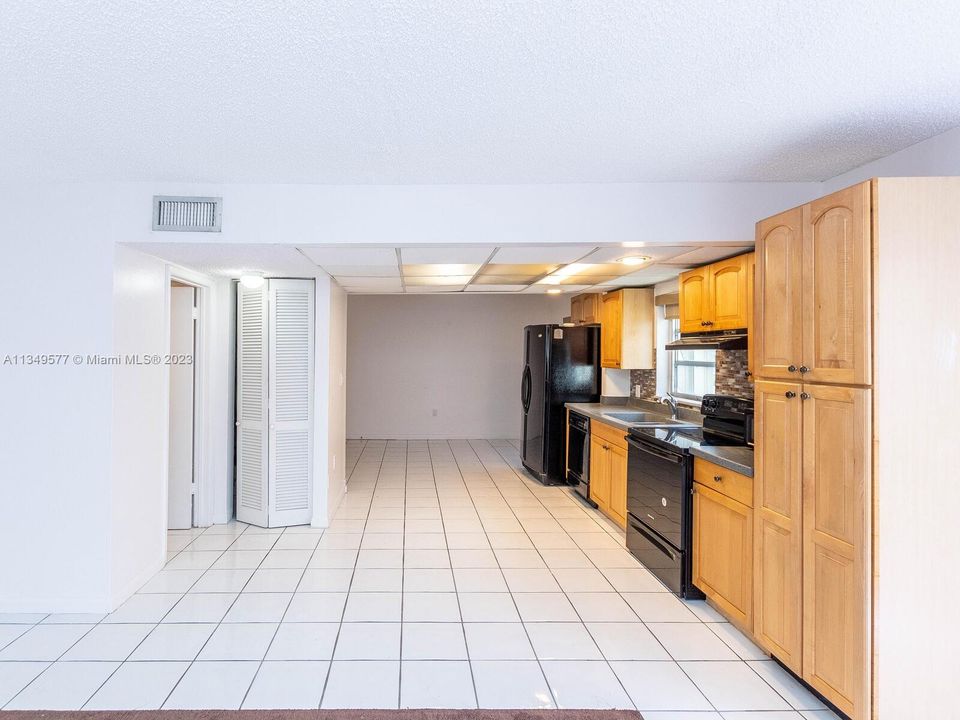 Recently Rented: $2,500 (2 beds, 2 baths, 1200 Square Feet)