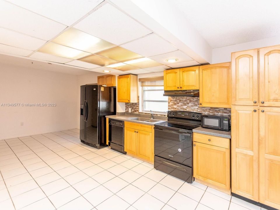 Recently Rented: $2,500 (2 beds, 2 baths, 1200 Square Feet)