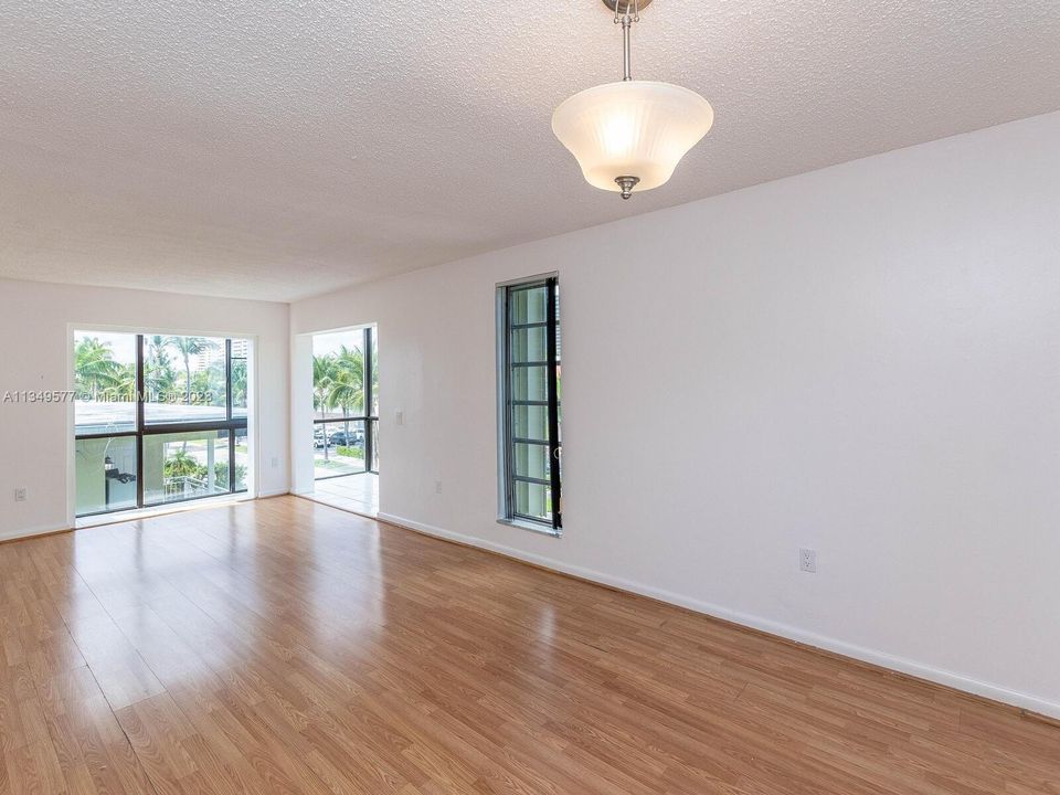 Recently Rented: $2,500 (2 beds, 2 baths, 1200 Square Feet)