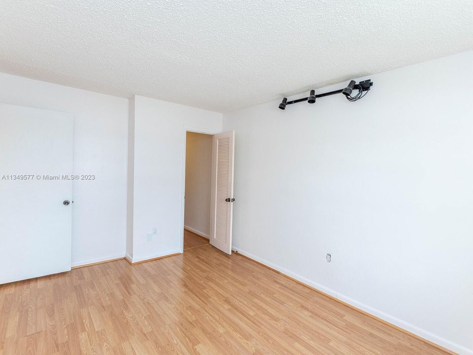 Recently Rented: $2,500 (2 beds, 2 baths, 1200 Square Feet)
