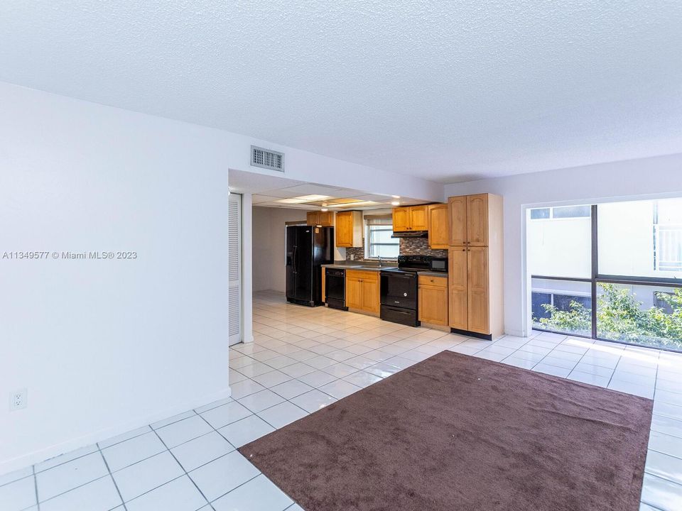 Recently Rented: $2,500 (2 beds, 2 baths, 1200 Square Feet)