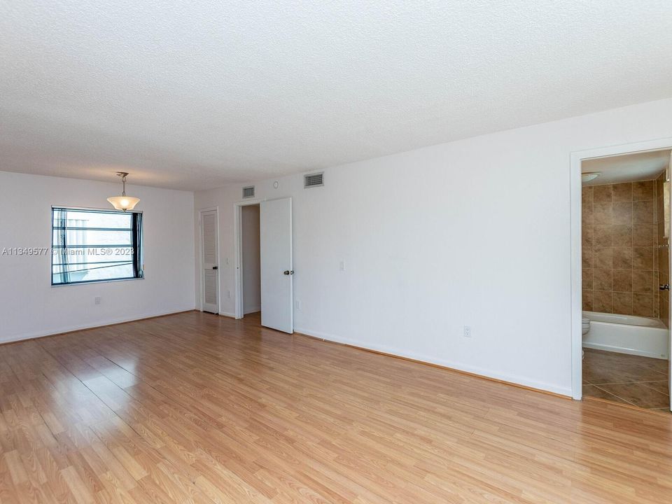 Recently Rented: $2,500 (2 beds, 2 baths, 1200 Square Feet)