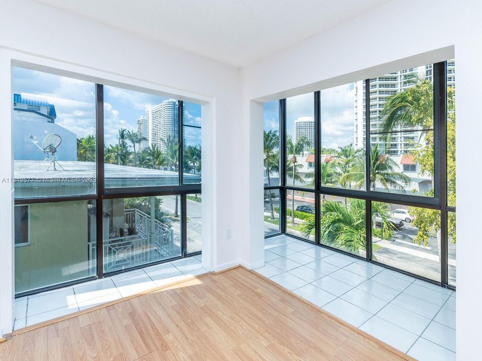 Recently Rented: $2,500 (2 beds, 2 baths, 1200 Square Feet)