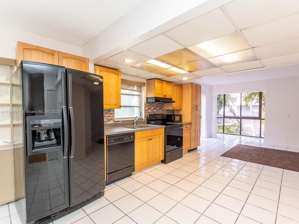 Recently Rented: $2,500 (2 beds, 2 baths, 1200 Square Feet)