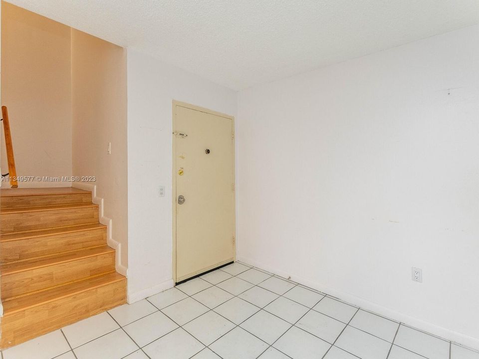 Recently Rented: $2,500 (2 beds, 2 baths, 1200 Square Feet)