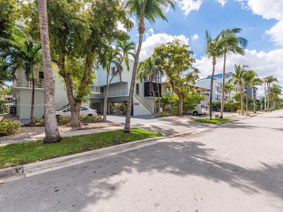 Recently Rented: $2,500 (2 beds, 2 baths, 1200 Square Feet)