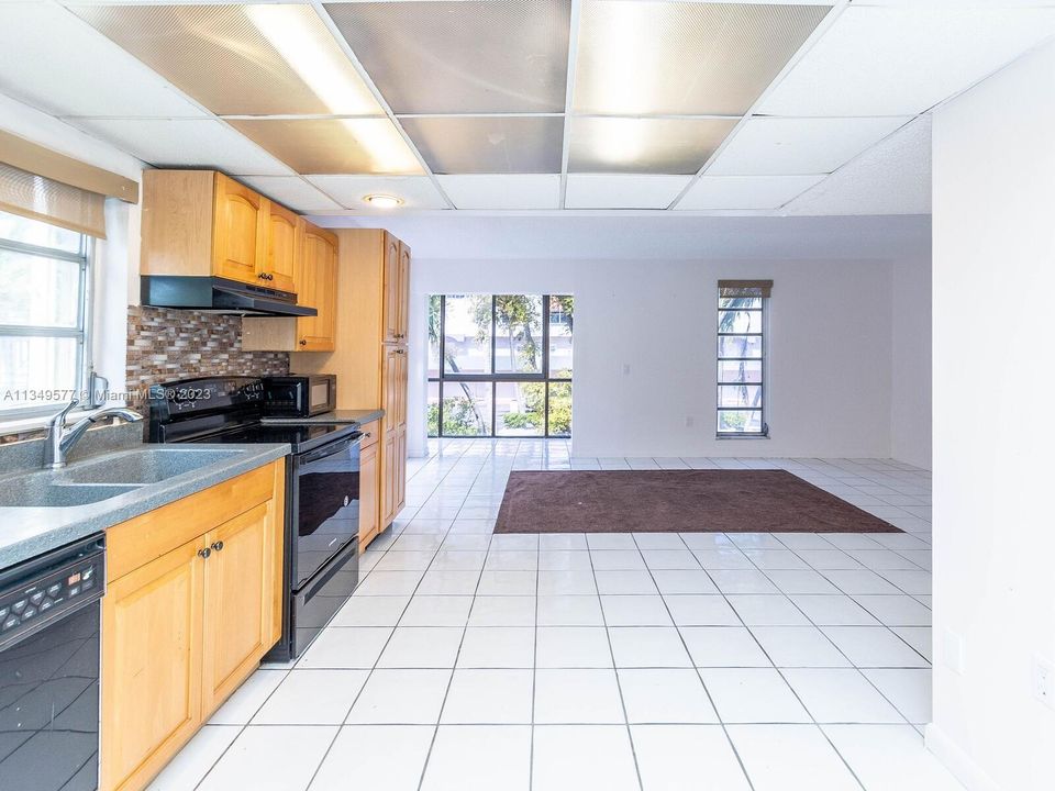 Recently Rented: $2,500 (2 beds, 2 baths, 1200 Square Feet)