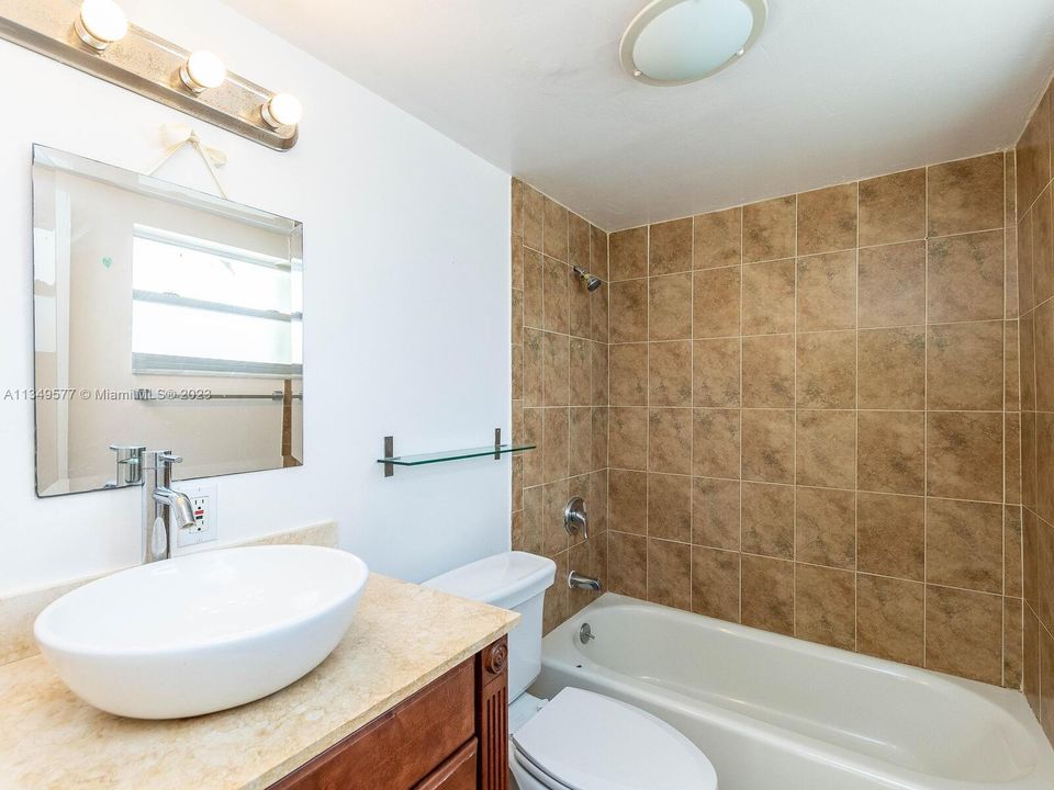 Recently Rented: $2,500 (2 beds, 2 baths, 1200 Square Feet)