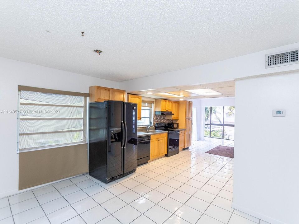 Recently Rented: $2,500 (2 beds, 2 baths, 1200 Square Feet)