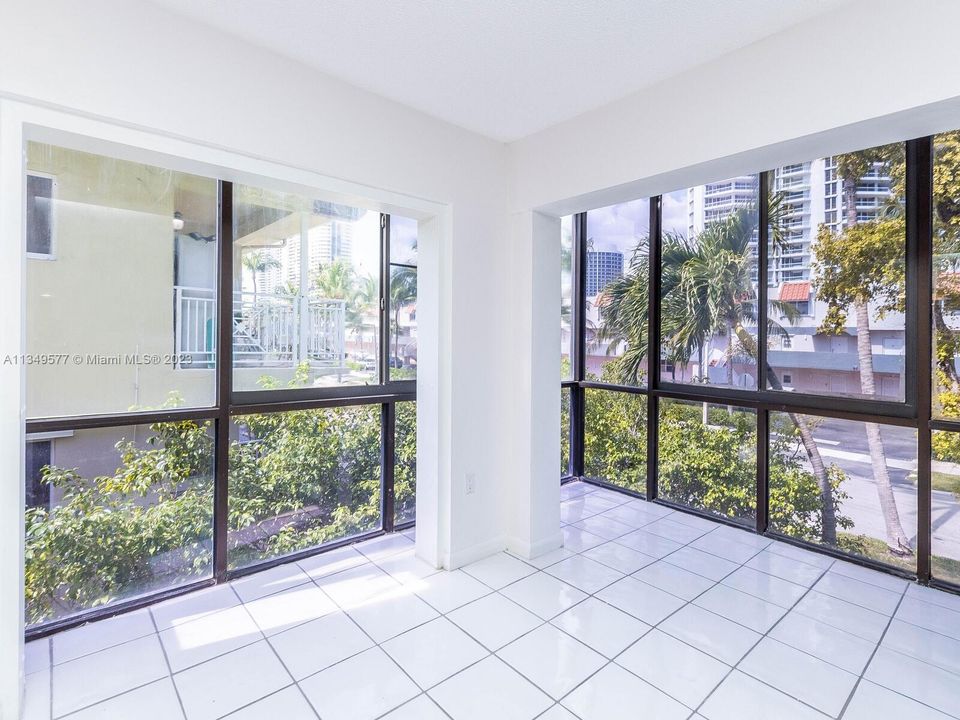 Recently Rented: $2,500 (2 beds, 2 baths, 1200 Square Feet)