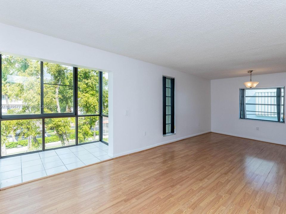 Recently Rented: $2,500 (2 beds, 2 baths, 1200 Square Feet)