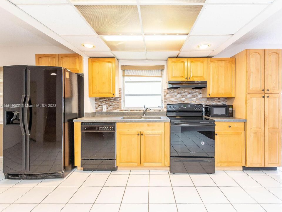 Recently Rented: $2,500 (2 beds, 2 baths, 1200 Square Feet)
