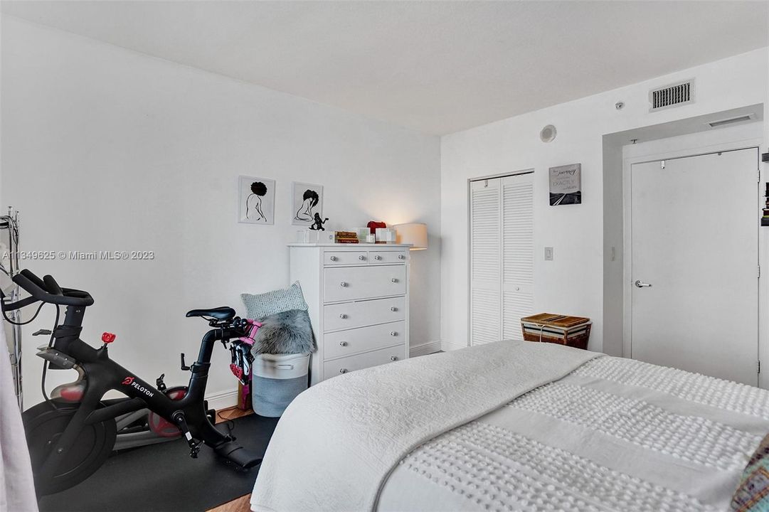 Recently Sold: $430,000 (1 beds, 1 baths, 846 Square Feet)