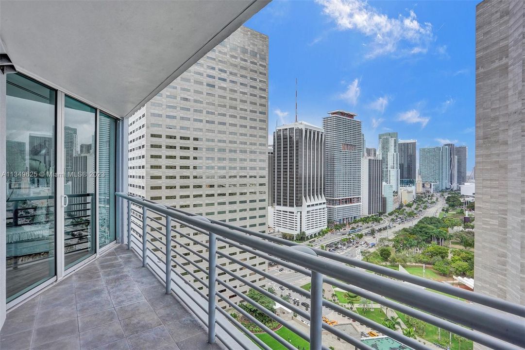 Recently Sold: $430,000 (1 beds, 1 baths, 846 Square Feet)