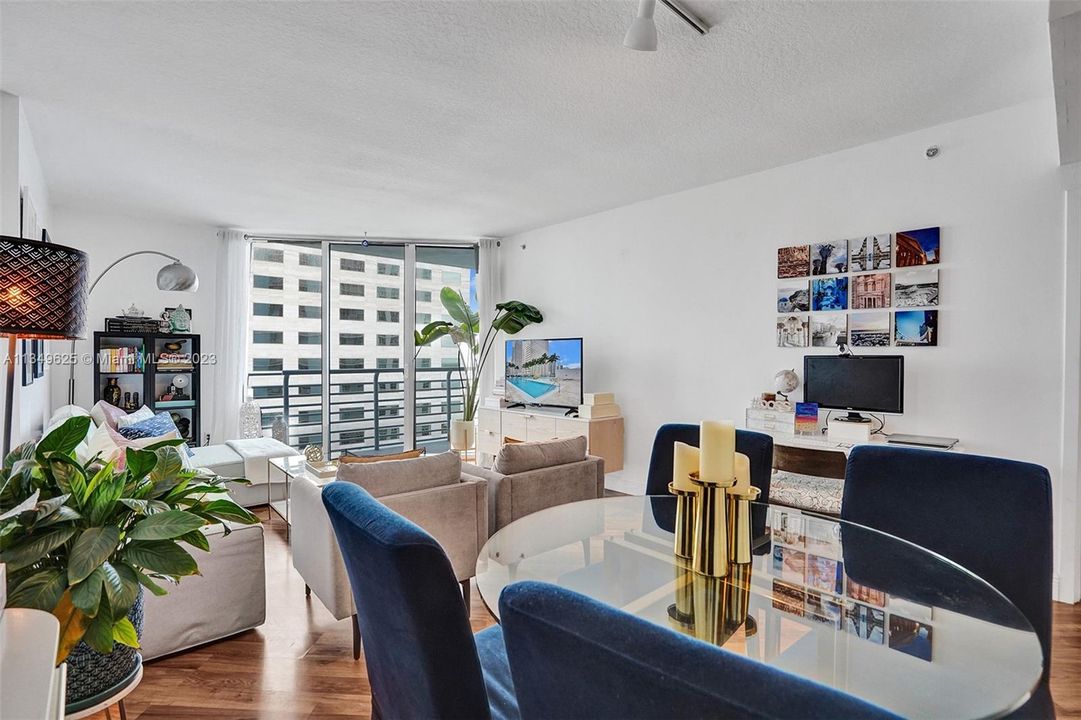 Recently Sold: $430,000 (1 beds, 1 baths, 846 Square Feet)