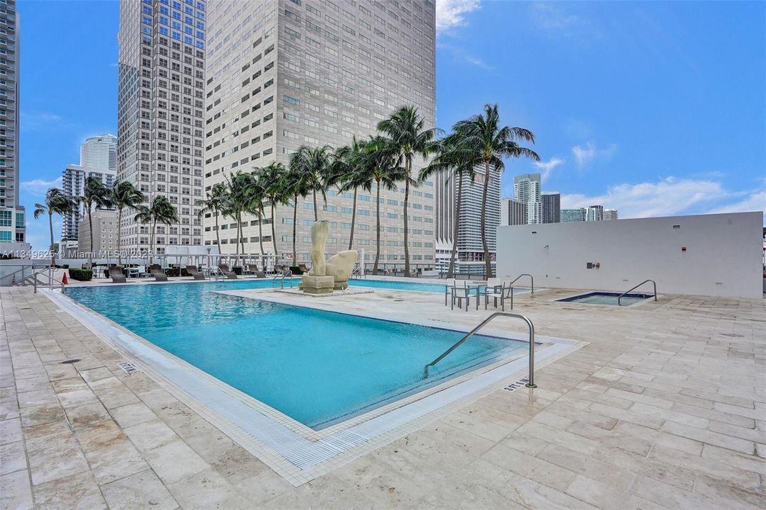 Recently Sold: $430,000 (1 beds, 1 baths, 846 Square Feet)