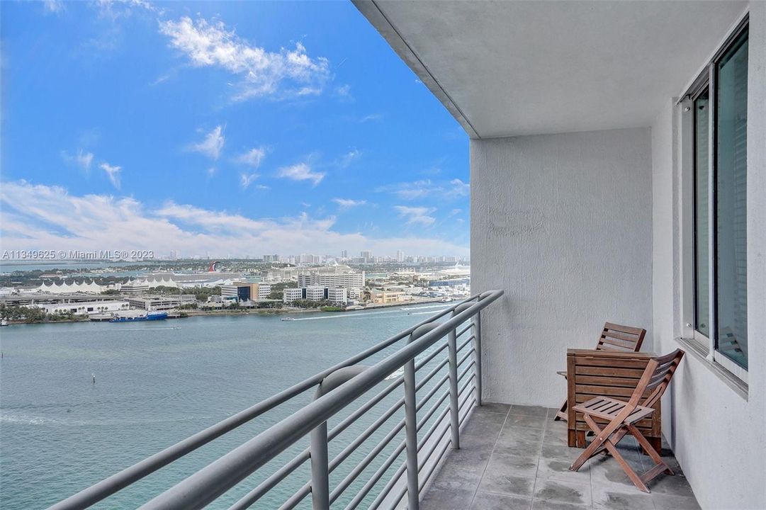 Recently Sold: $430,000 (1 beds, 1 baths, 846 Square Feet)