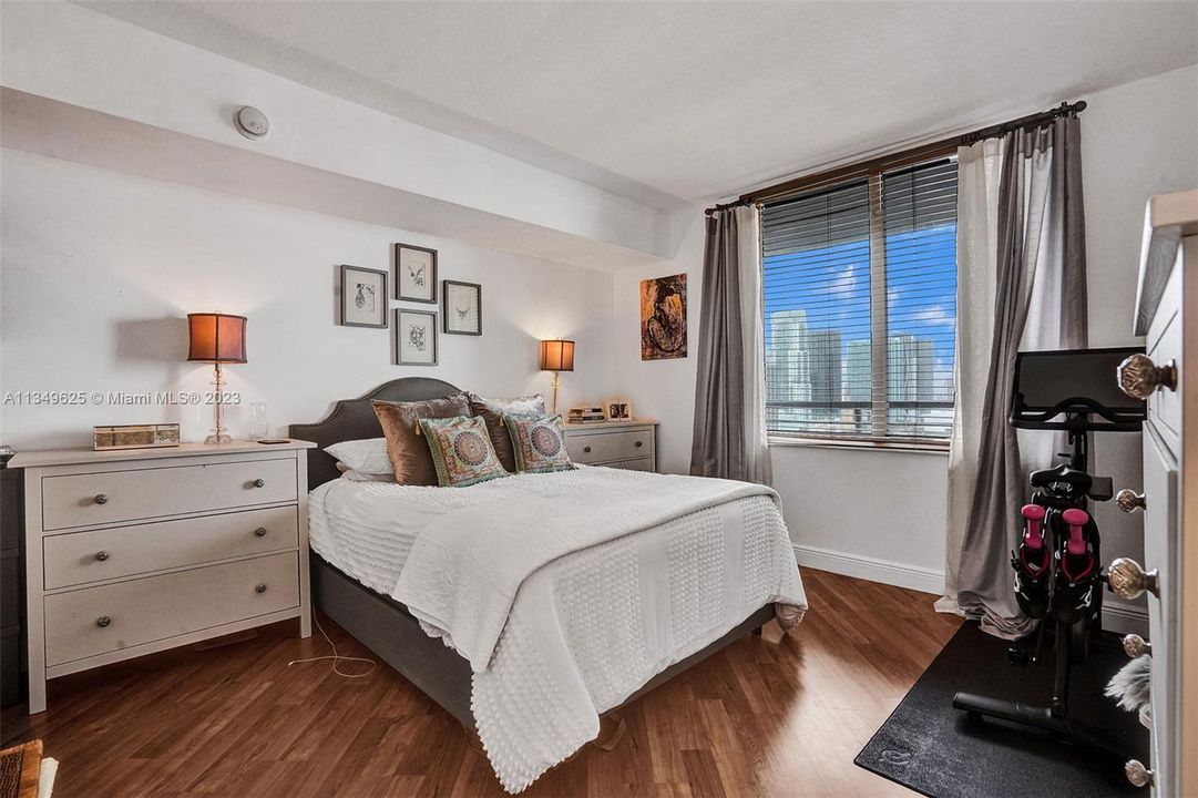 Recently Sold: $430,000 (1 beds, 1 baths, 846 Square Feet)