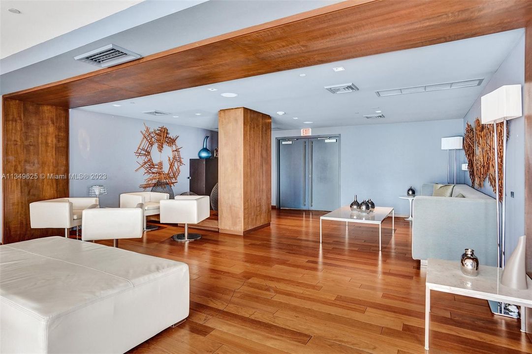 Recently Sold: $430,000 (1 beds, 1 baths, 846 Square Feet)