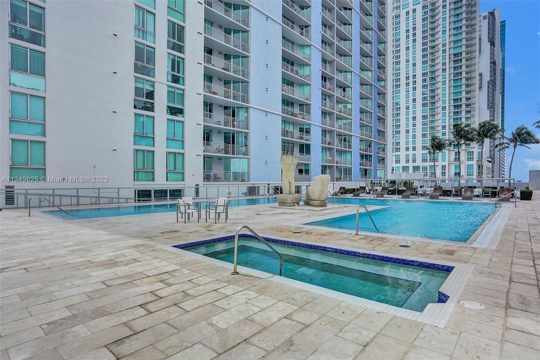 Recently Sold: $430,000 (1 beds, 1 baths, 846 Square Feet)