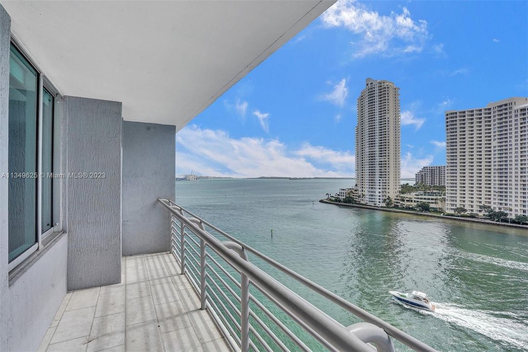 Recently Sold: $430,000 (1 beds, 1 baths, 846 Square Feet)