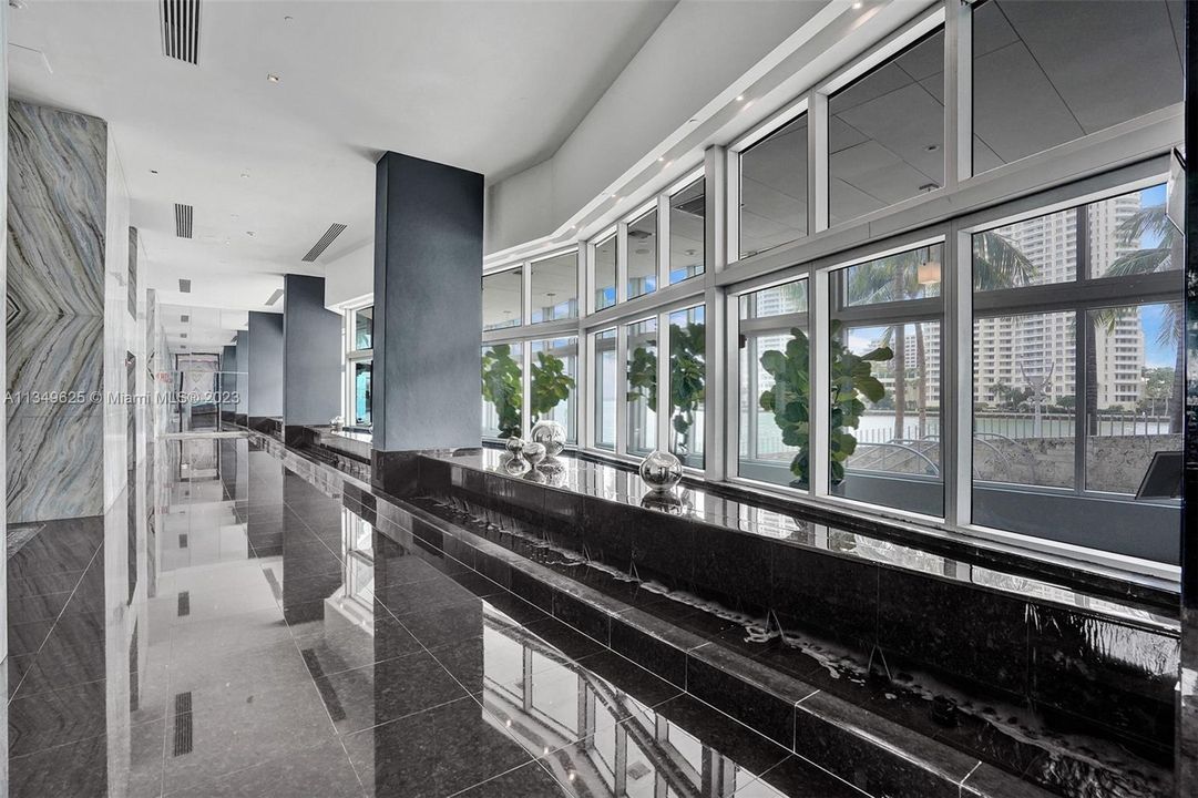 Recently Sold: $430,000 (1 beds, 1 baths, 846 Square Feet)