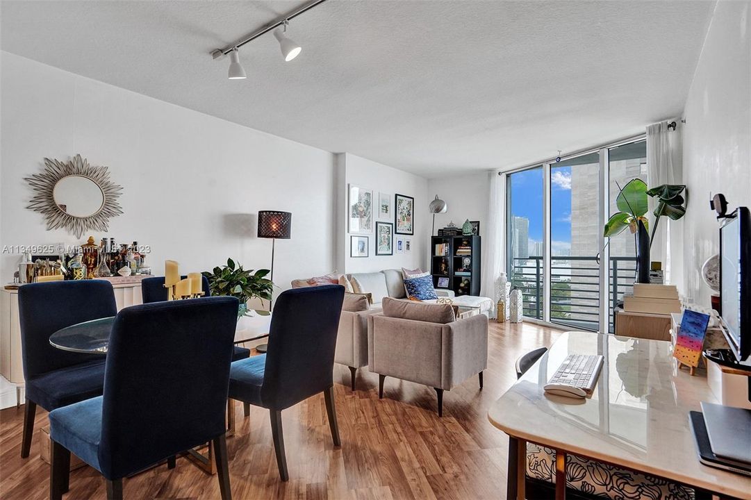 Recently Sold: $430,000 (1 beds, 1 baths, 846 Square Feet)