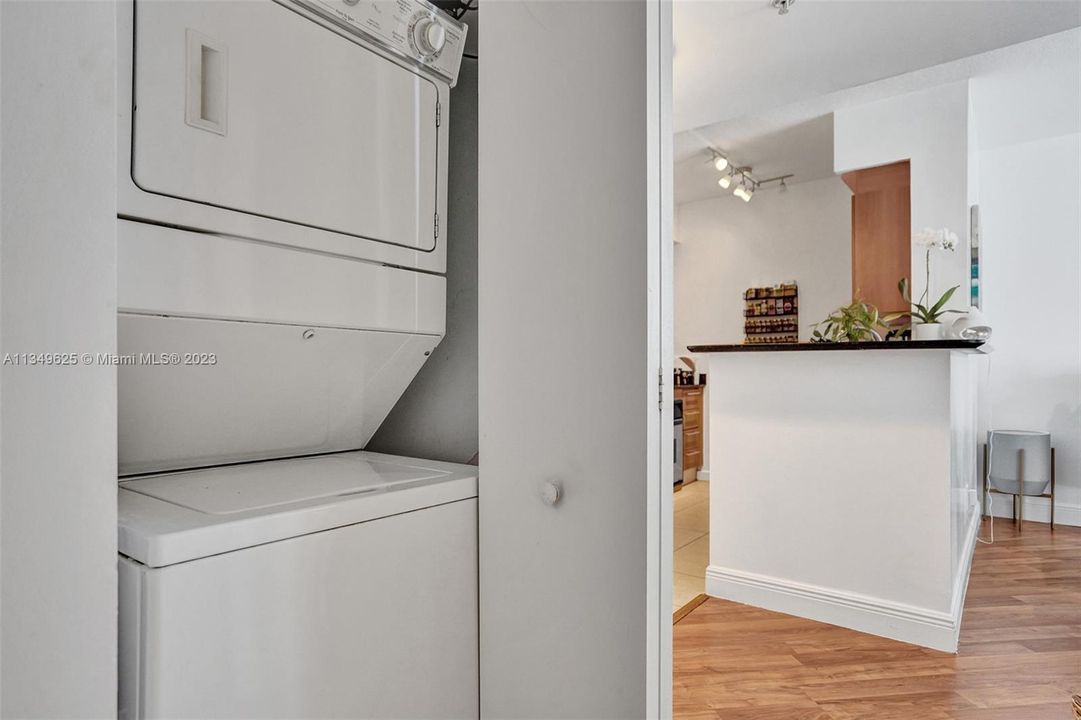 Recently Sold: $430,000 (1 beds, 1 baths, 846 Square Feet)