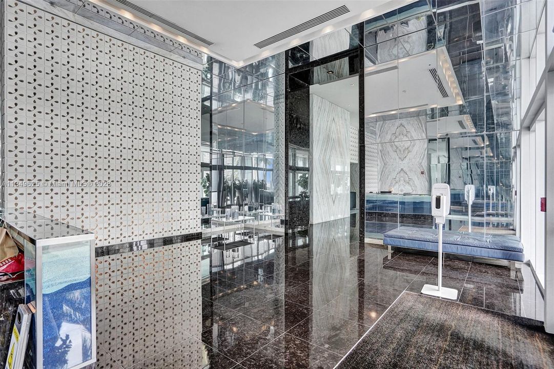 Recently Sold: $430,000 (1 beds, 1 baths, 846 Square Feet)