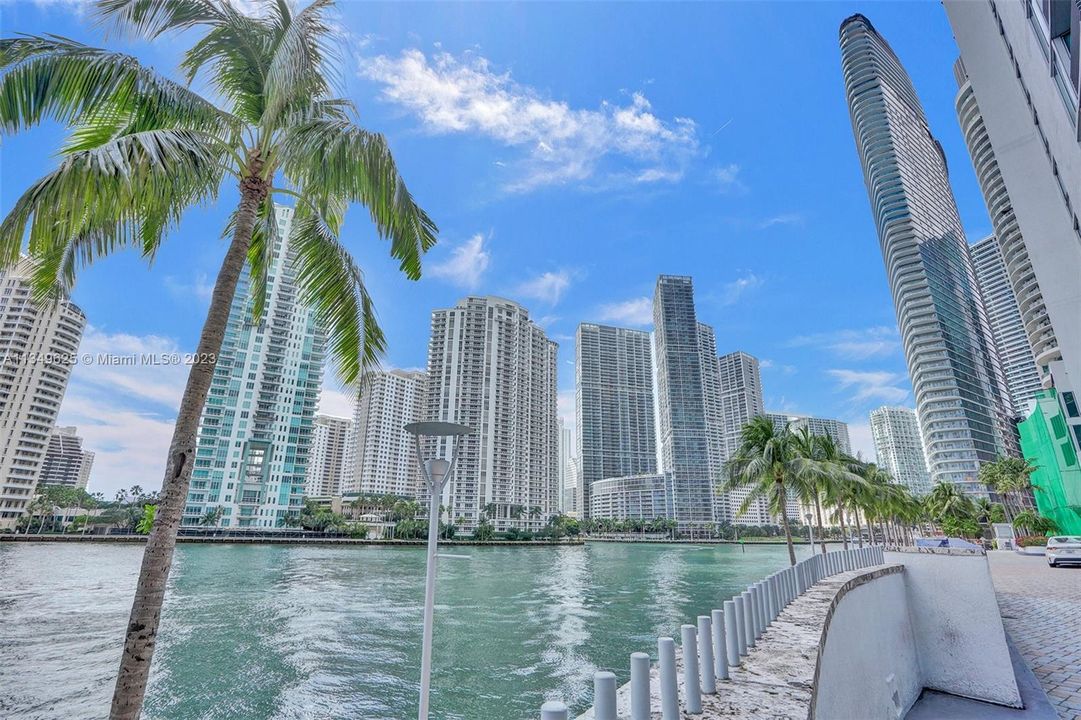 Recently Sold: $430,000 (1 beds, 1 baths, 846 Square Feet)