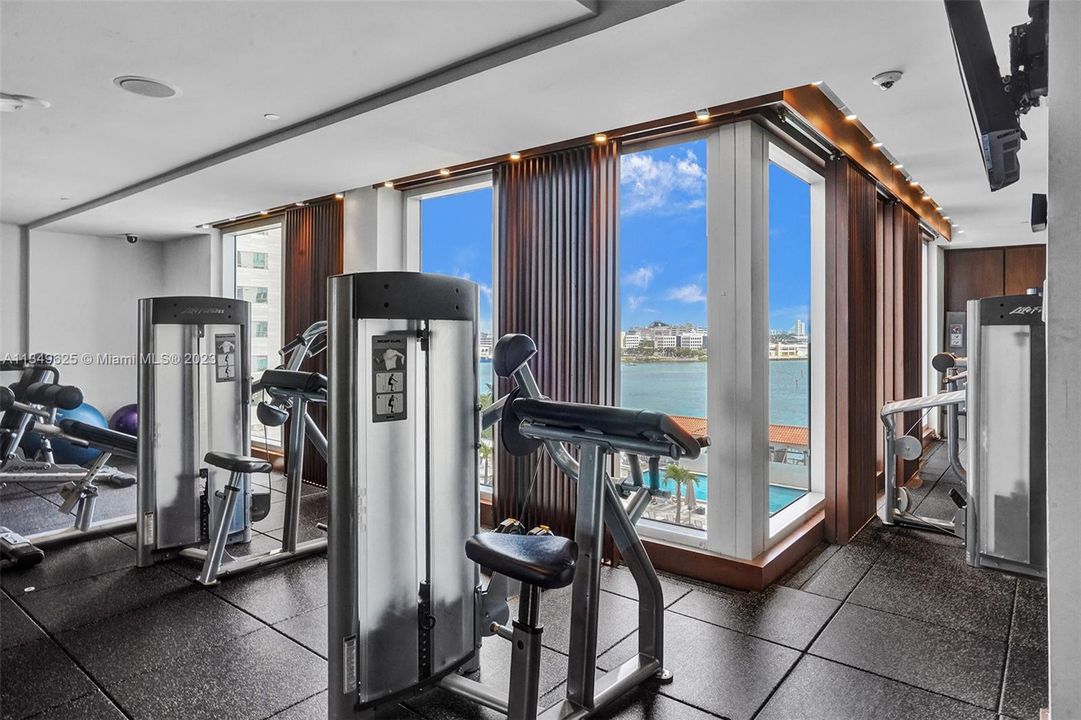 Recently Sold: $430,000 (1 beds, 1 baths, 846 Square Feet)