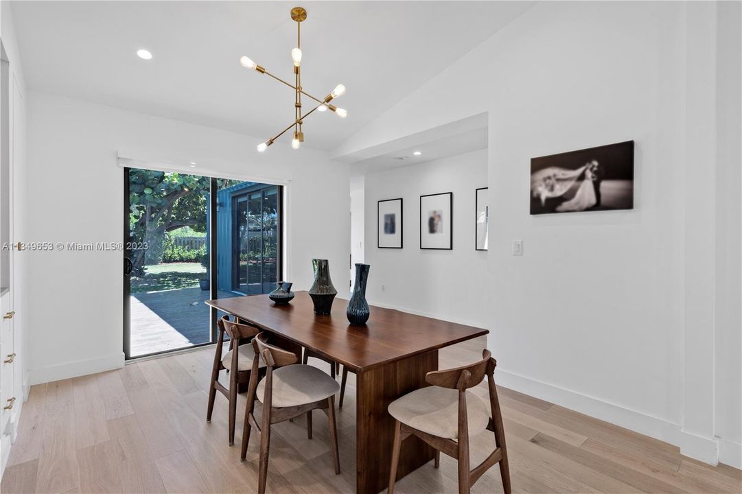 Recently Sold: $990,000 (3 beds, 3 baths, 1945 Square Feet)
