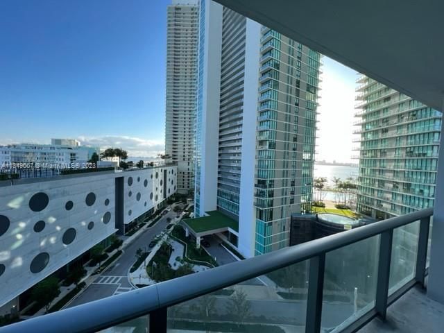 Recently Sold: $474,995 (1 beds, 1 baths, 622 Square Feet)