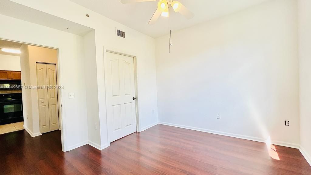 Recently Rented: $2,200 (1 beds, 1 baths, 636 Square Feet)