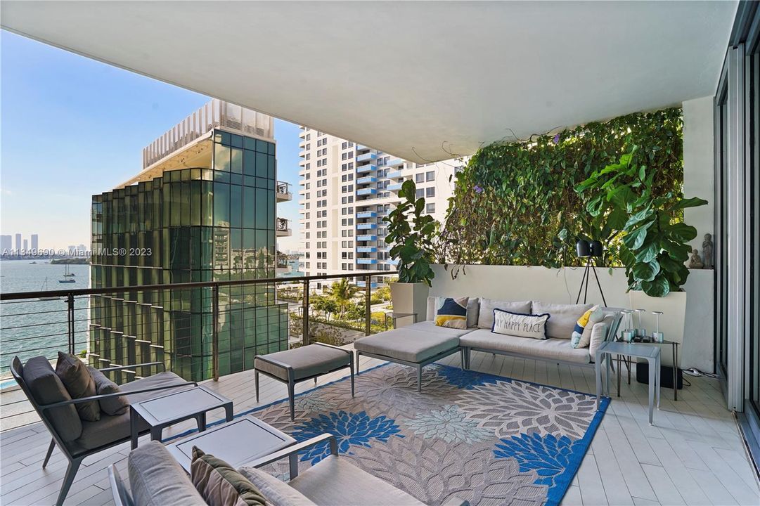 Recently Sold: $4,200,000 (3 beds, 3 baths, 2269 Square Feet)