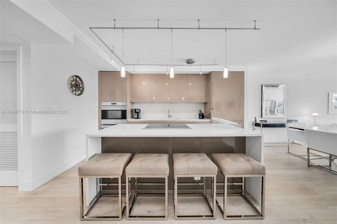 Recently Sold: $2,475,000 (2 beds, 2 baths, 1562 Square Feet)