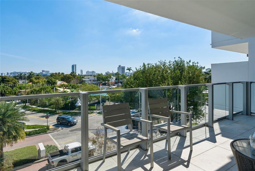 Recently Sold: $2,475,000 (2 beds, 2 baths, 1562 Square Feet)