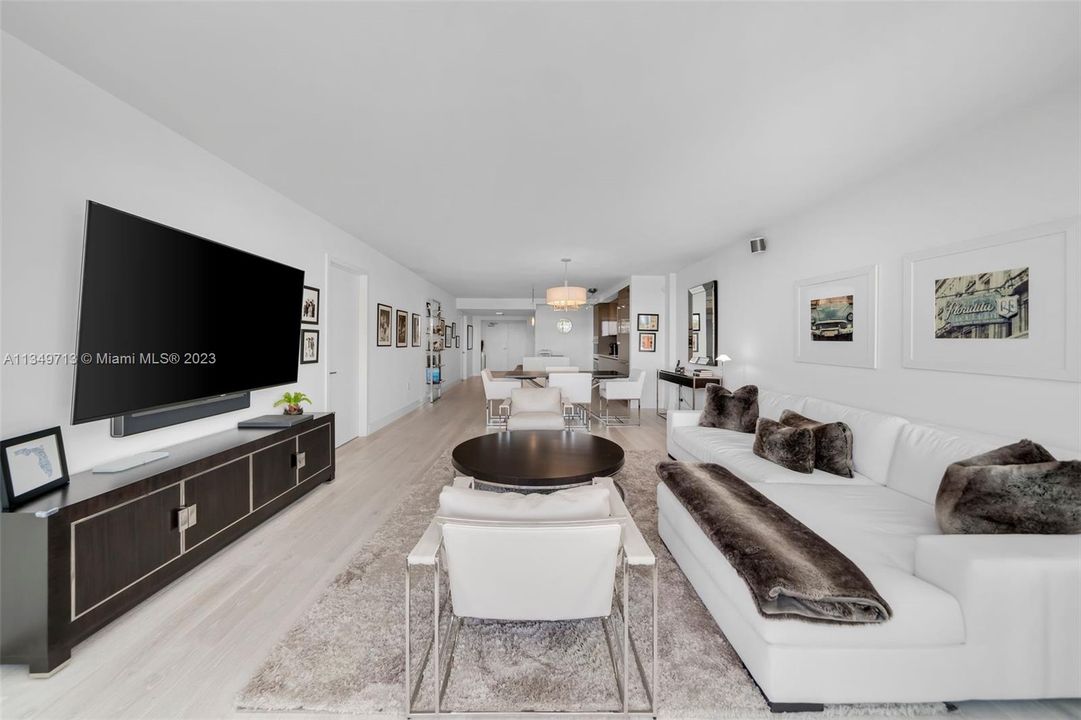 Recently Sold: $2,475,000 (2 beds, 2 baths, 1562 Square Feet)