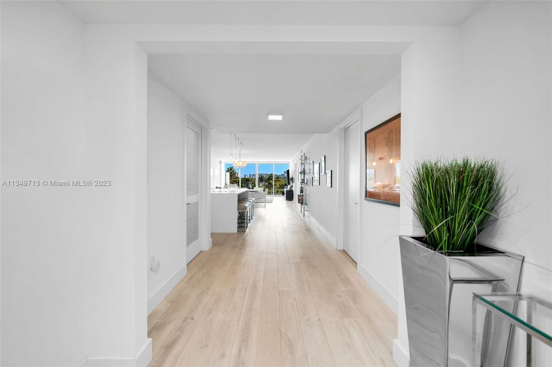 Recently Sold: $2,475,000 (2 beds, 2 baths, 1562 Square Feet)