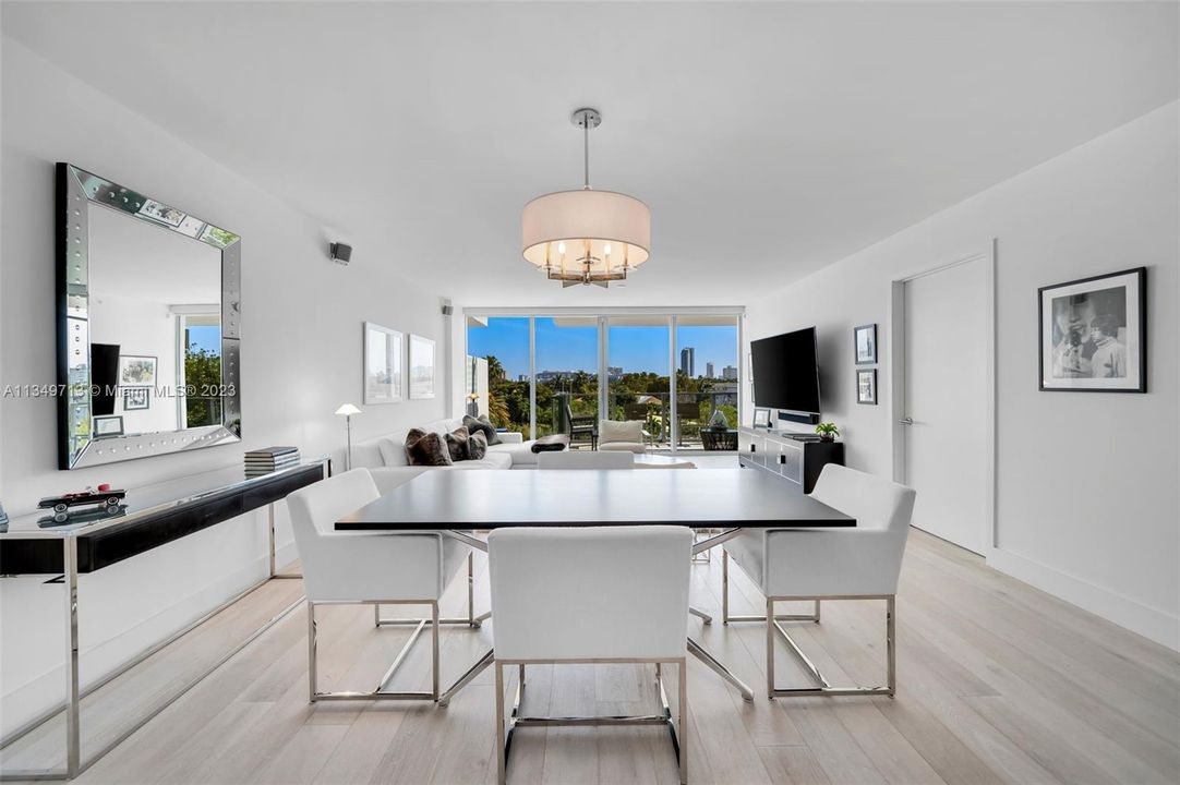 Recently Sold: $2,475,000 (2 beds, 2 baths, 1562 Square Feet)