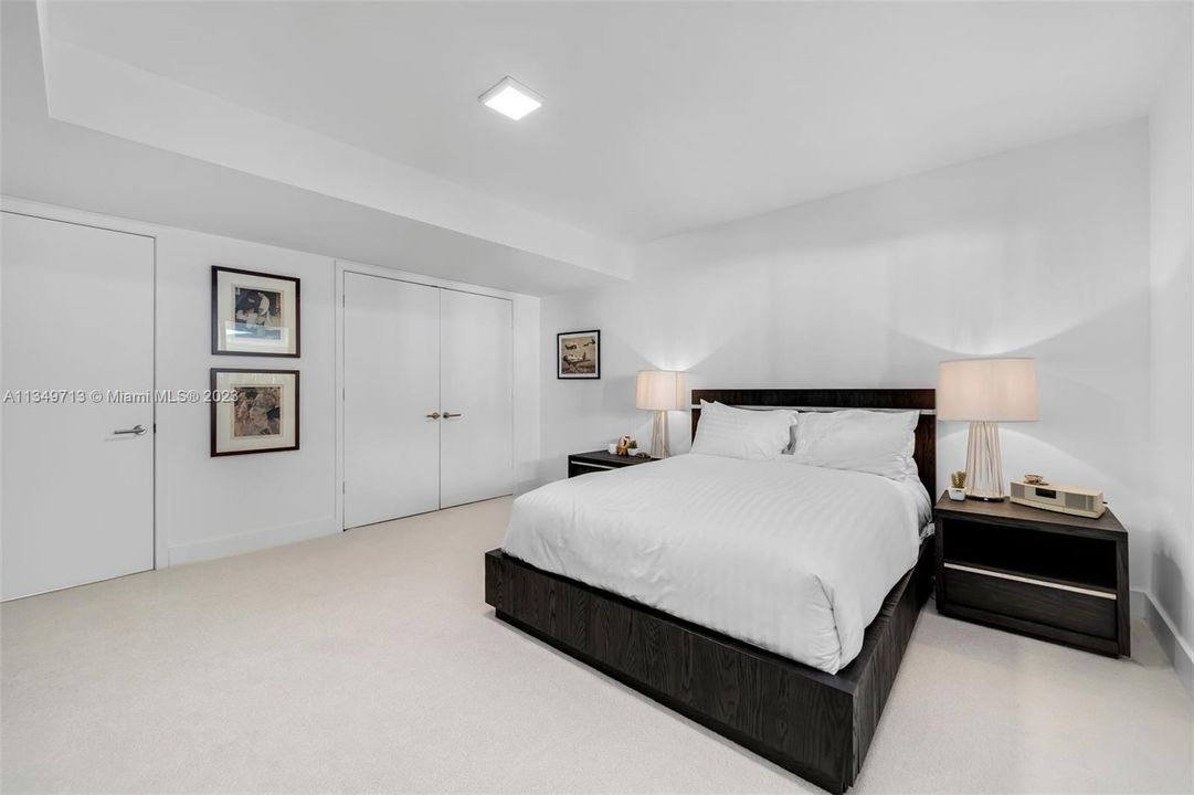 Recently Sold: $2,475,000 (2 beds, 2 baths, 1562 Square Feet)