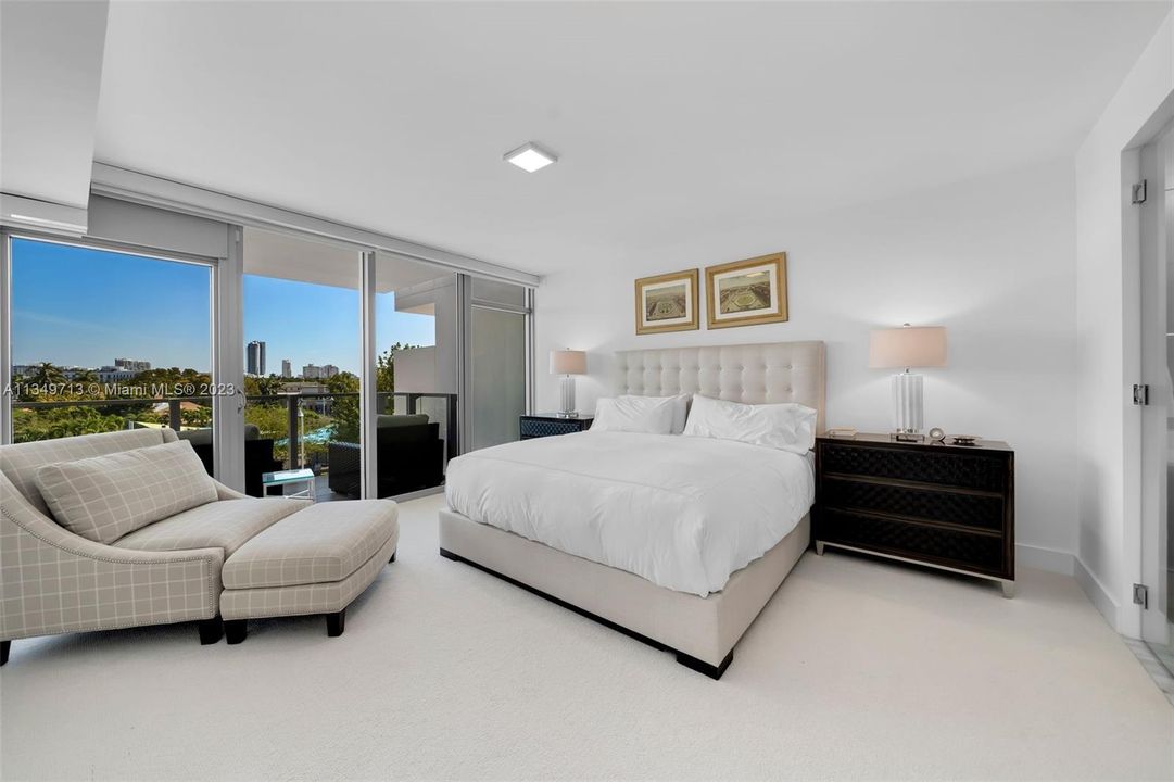 Recently Sold: $2,475,000 (2 beds, 2 baths, 1562 Square Feet)