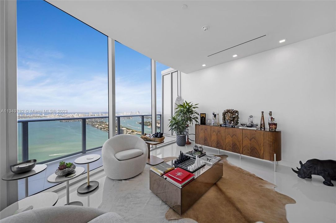 Recently Sold: $7,980,000 (5 beds, 6 baths, 4796 Square Feet)