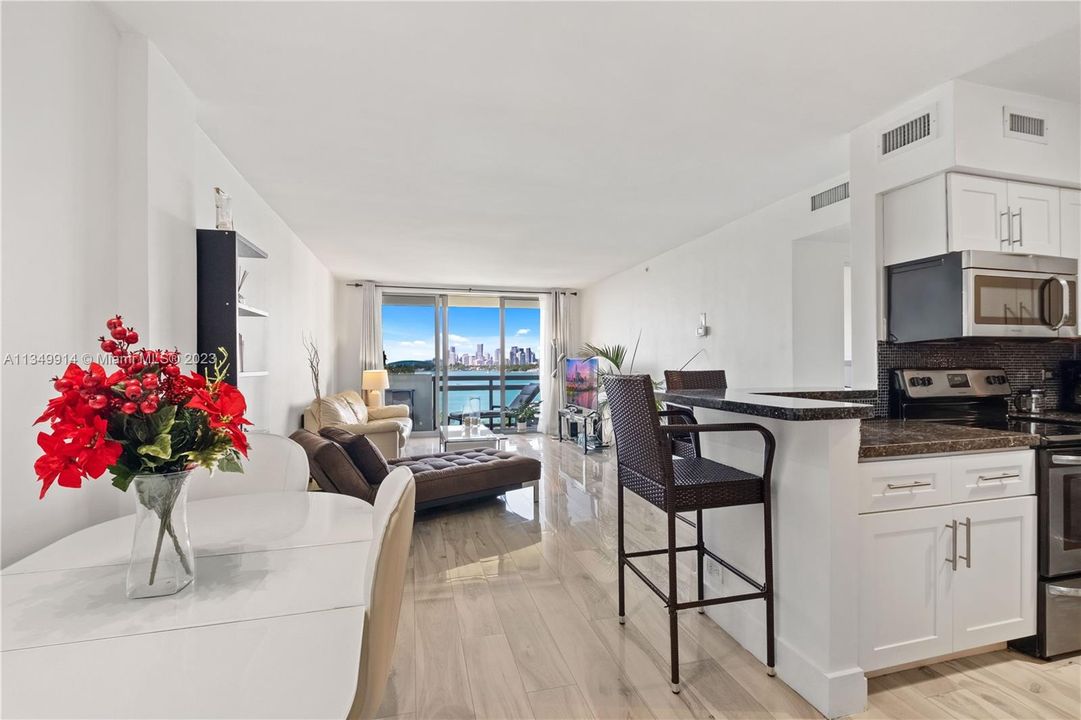 Recently Sold: $549,000 (1 beds, 1 baths, 729 Square Feet)