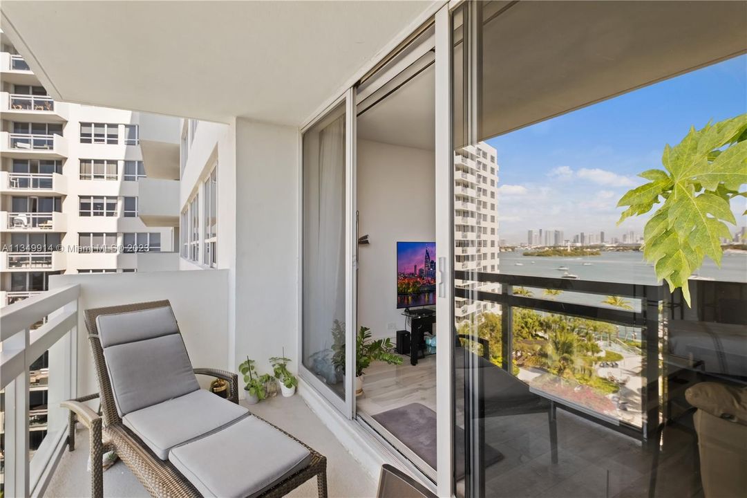 Recently Sold: $549,000 (1 beds, 1 baths, 729 Square Feet)