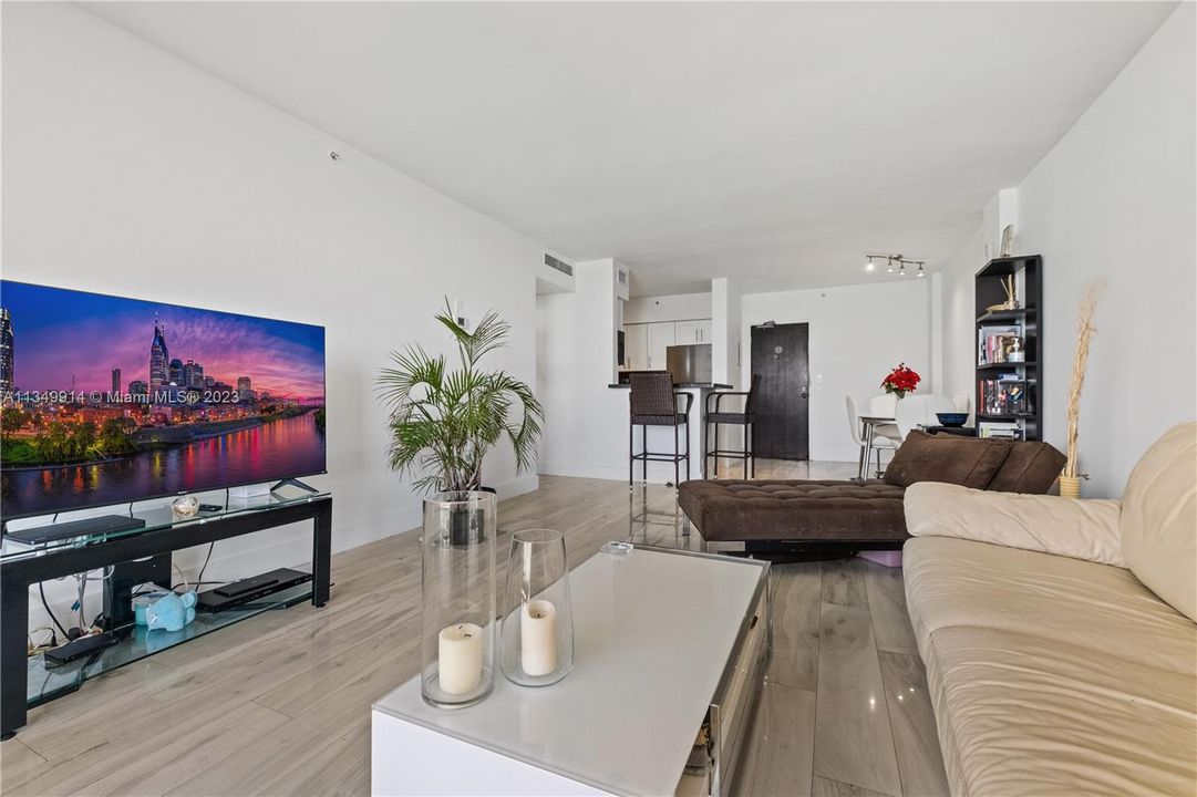 Recently Sold: $549,000 (1 beds, 1 baths, 729 Square Feet)