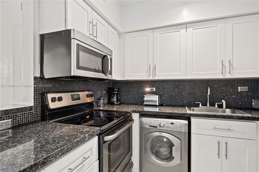 Recently Sold: $549,000 (1 beds, 1 baths, 729 Square Feet)