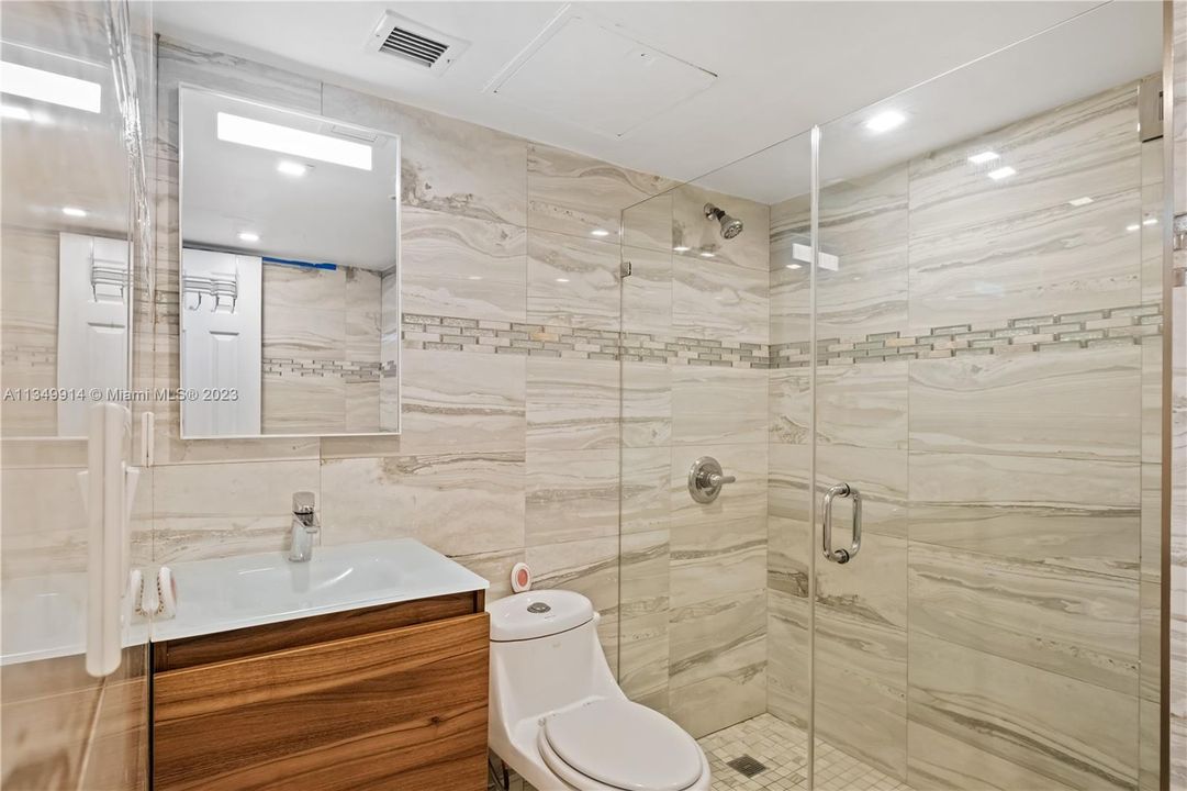 Recently Sold: $549,000 (1 beds, 1 baths, 729 Square Feet)