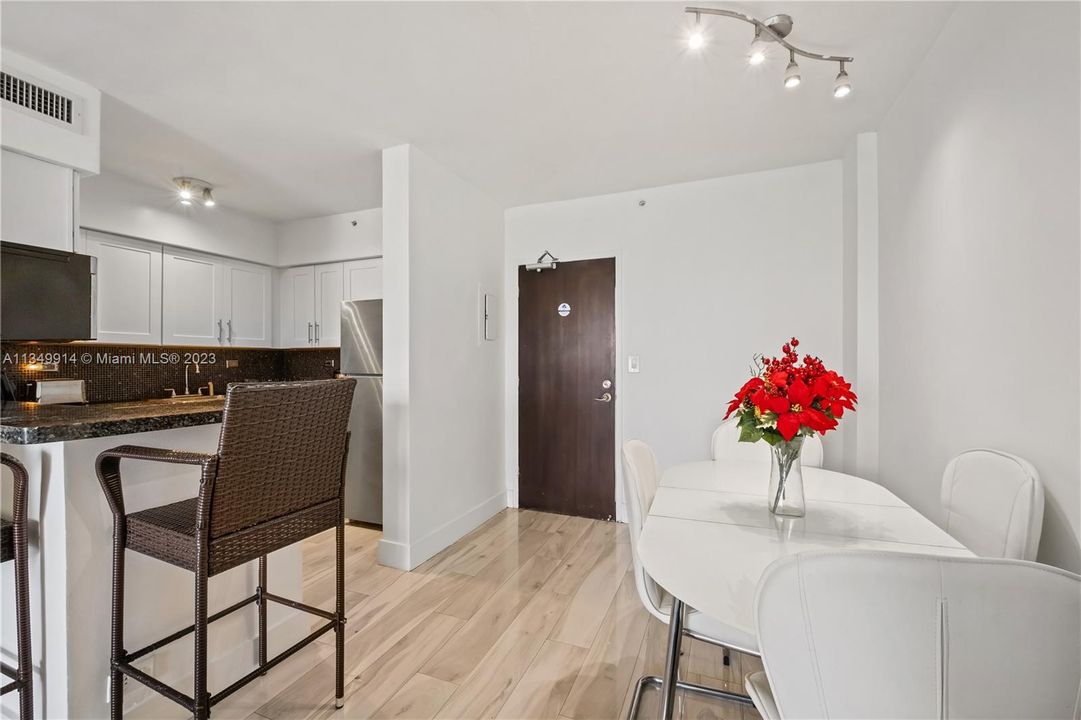 Recently Sold: $549,000 (1 beds, 1 baths, 729 Square Feet)